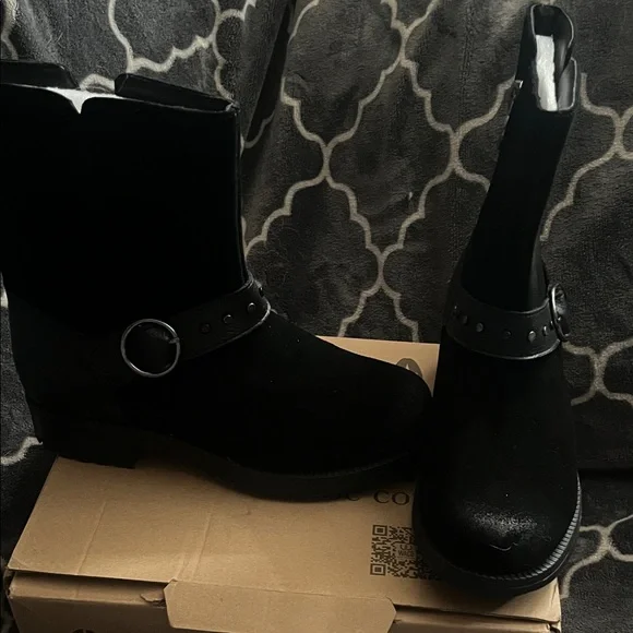 Revitalign Women's Black Ankle Booties - Picture 4 of 15